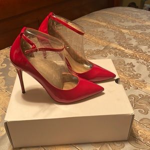 Also red stiletto’s